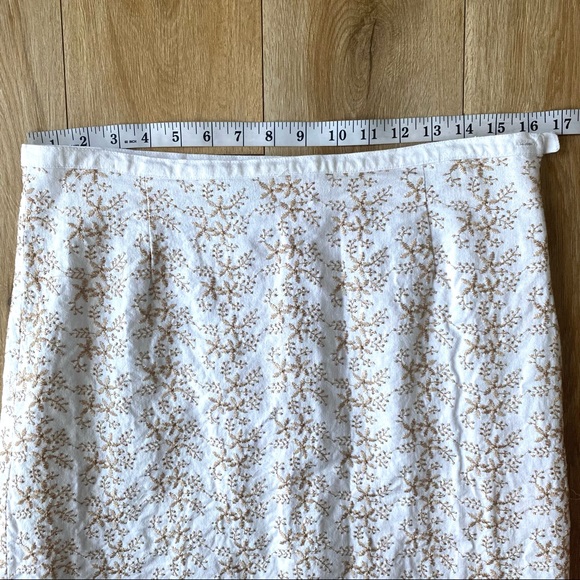 Jennifer & Grace Women's Plus Size Floral Embroidered Mini Skirt Size 14 - Picture 2 of 6